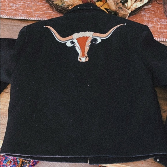 Gordon & James women's black western-themed embroidered jacket. - Picture 4 of 6